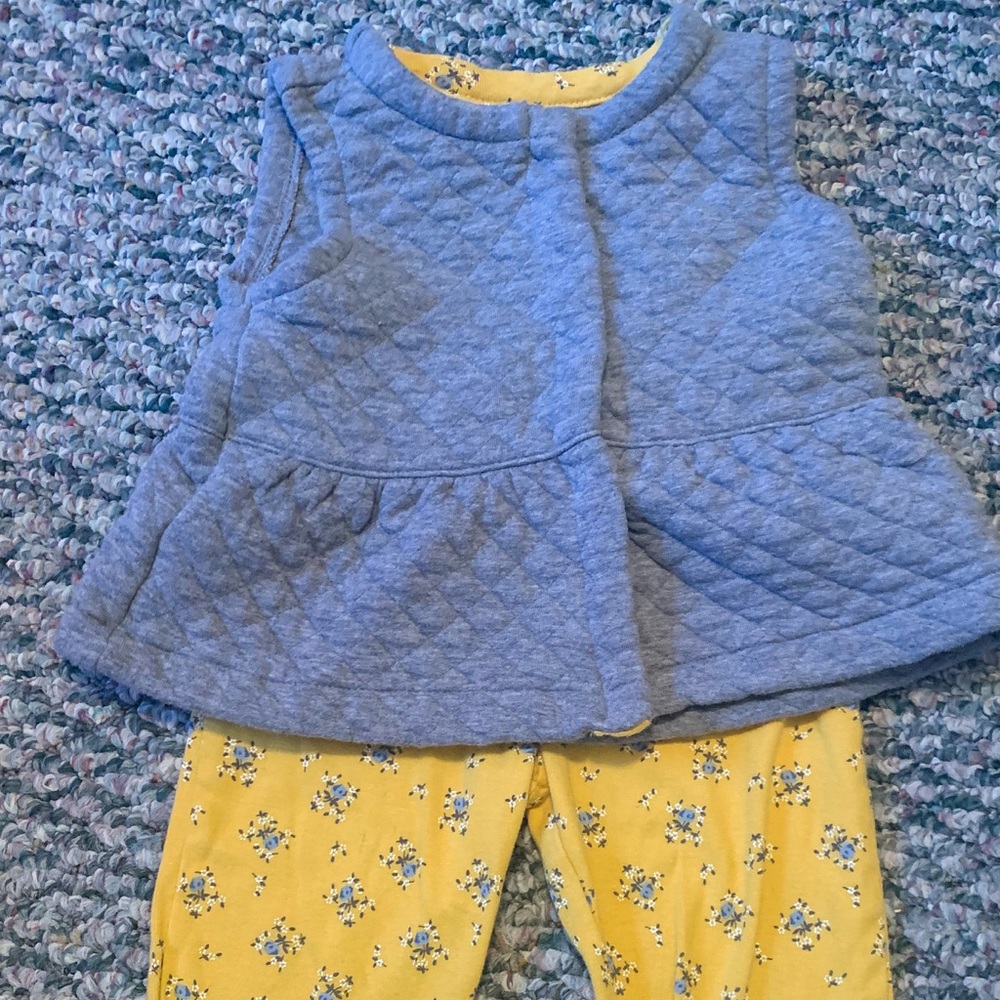 🔥3/$15🔥 24M Carter’s Vest and Leggings Set